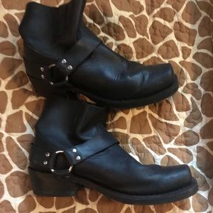 Men’s Durango leather  mid harness boots black